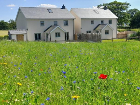 Family Country Cottage with Stunning Mountain View sleeps 12